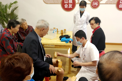 关爱老年人健康 中医药咨询义诊暖人心